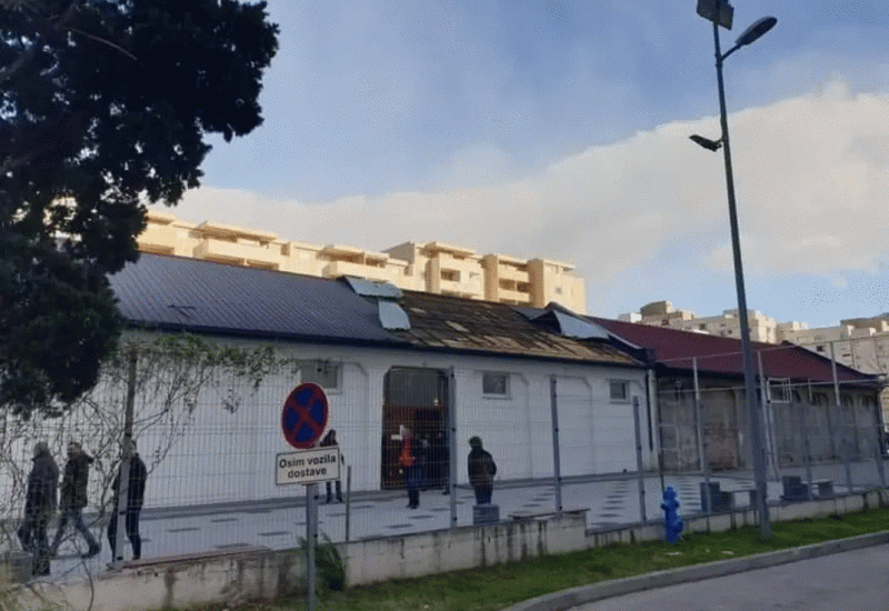 Mostar: Jak vjetar oštetio krov na crkvi